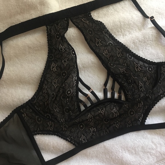 Victoria’s Secret halter lingerie 💦 - Picture 3 of 7